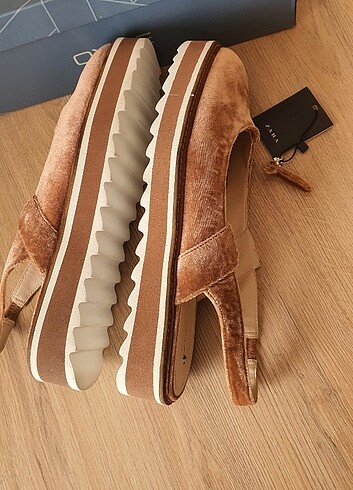 Zara 42 
