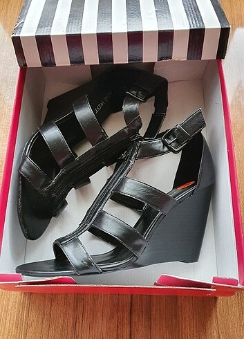 Nine West dolgu topuk 42 