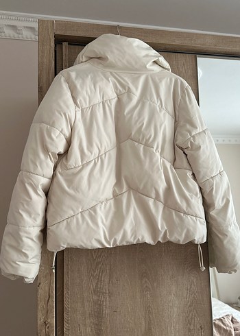 Bershka Kısa Beyaz Kadın Kışlık Mont