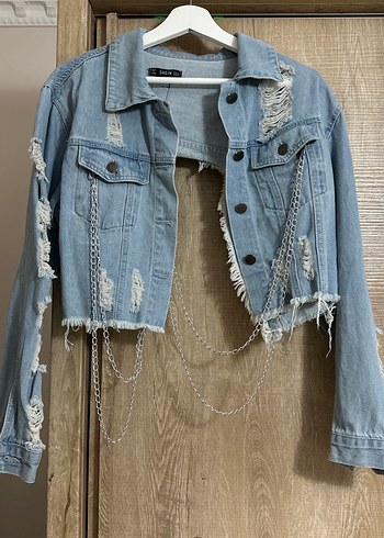 Zincir Detaylı Kısa Mavi Denim Ceket