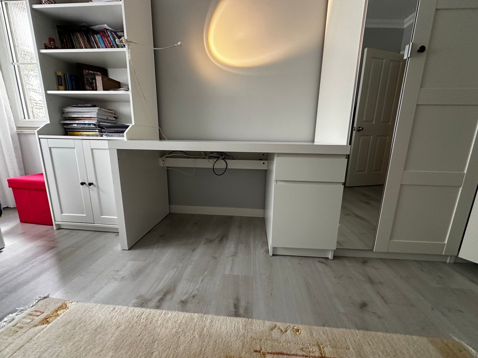 İkea Malm Beyaz Çalışma Masası 140 cm - Görsel 3