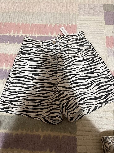 Zebra desenli şort