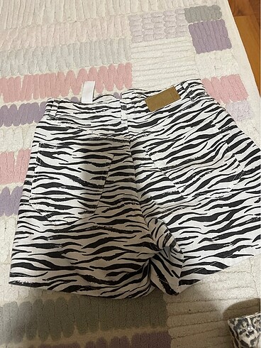 Zara Zebra desenli şort