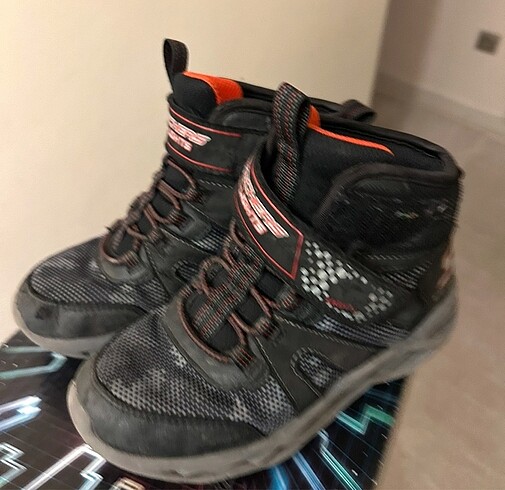 Skechers Skechers bot
