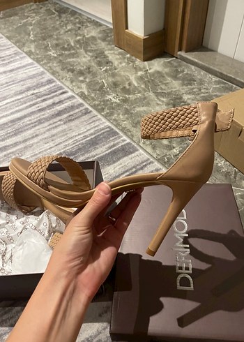 39 Beden ten rengi Renk Bej Deri Örgü Detaylı Platform Topuklu Kadın Sandalet