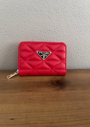 Prada Kırmızı Deri Fermuarlı Kadın Cüzdanı