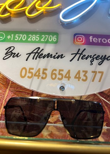 Versace Parlak Siyah Sokak Stili Kadın Güneş Gözlüğü