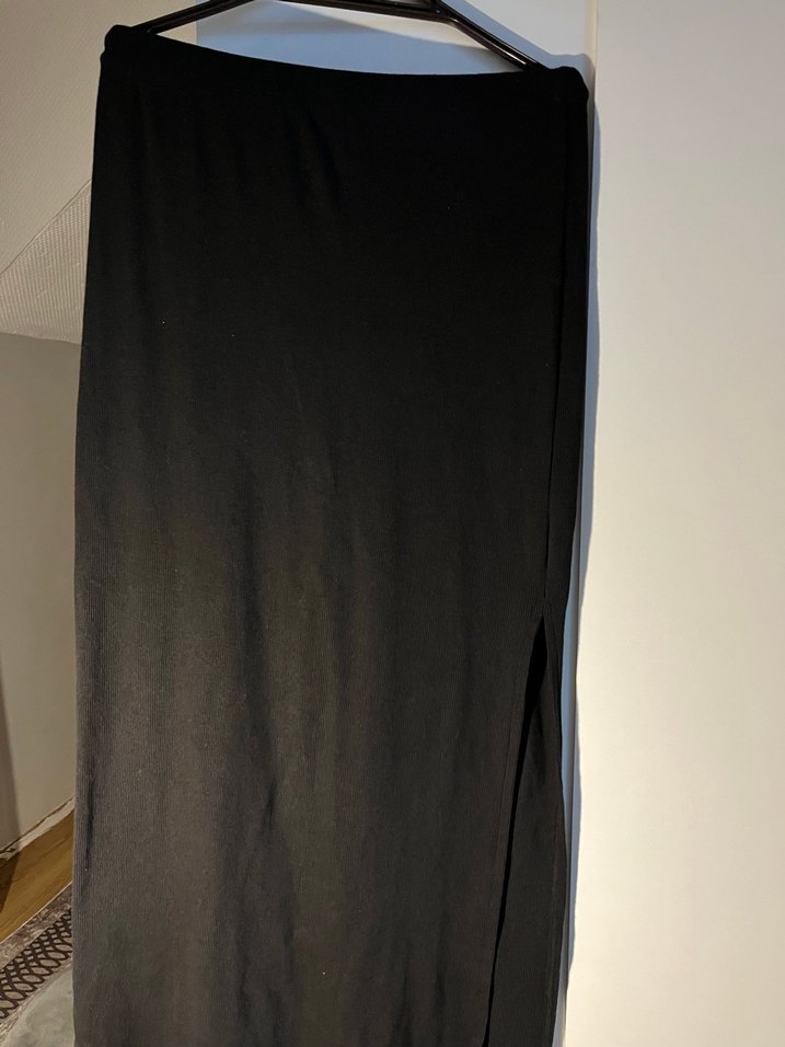 Siyah Uzun Kadın Etek - Görsel 2