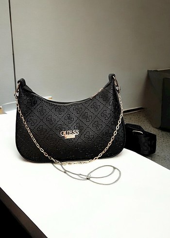 Guess Siyah Zincir Detaylı Desenli Çanta