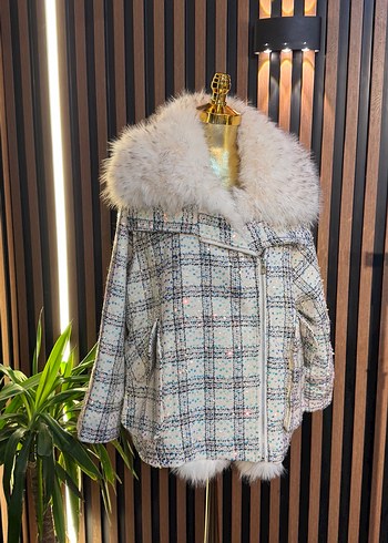 Kürk Detaylı Beyaz Ekose Mini Kadın Kaban - Görsel 3