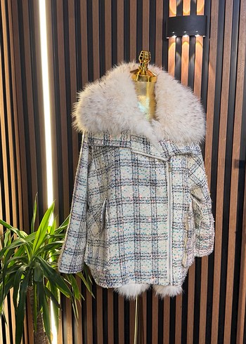 Kürk Detaylı Beyaz Ekose Mini Kadın Kaban - Görsel 2