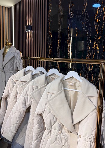 Beyaz Düğmeli Mini Kadın Mont - Görsel 4