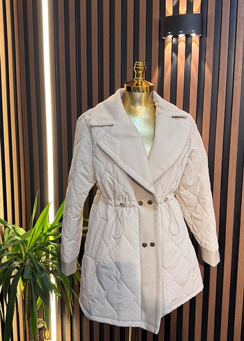 Beyaz Düğmeli Mini Kadın Mont - Görsel 2