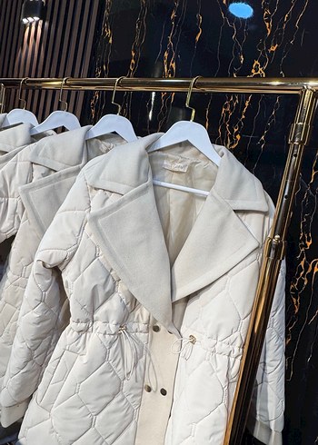 Beyaz Düğmeli Mini Kadın Mont - Görsel 3