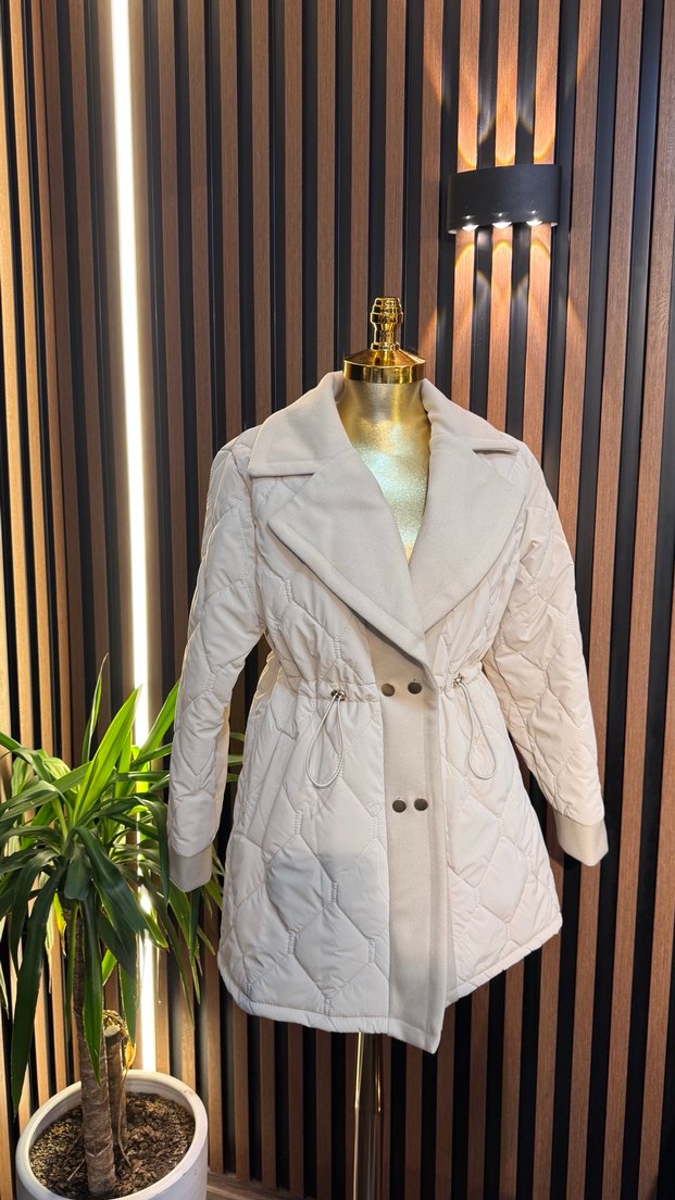 Beyaz Düğmeli Mini Kadın Mont - Görsel 2