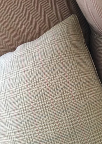 Bej ve Gri Desenli Dekoratif Yastık - Görsel 3