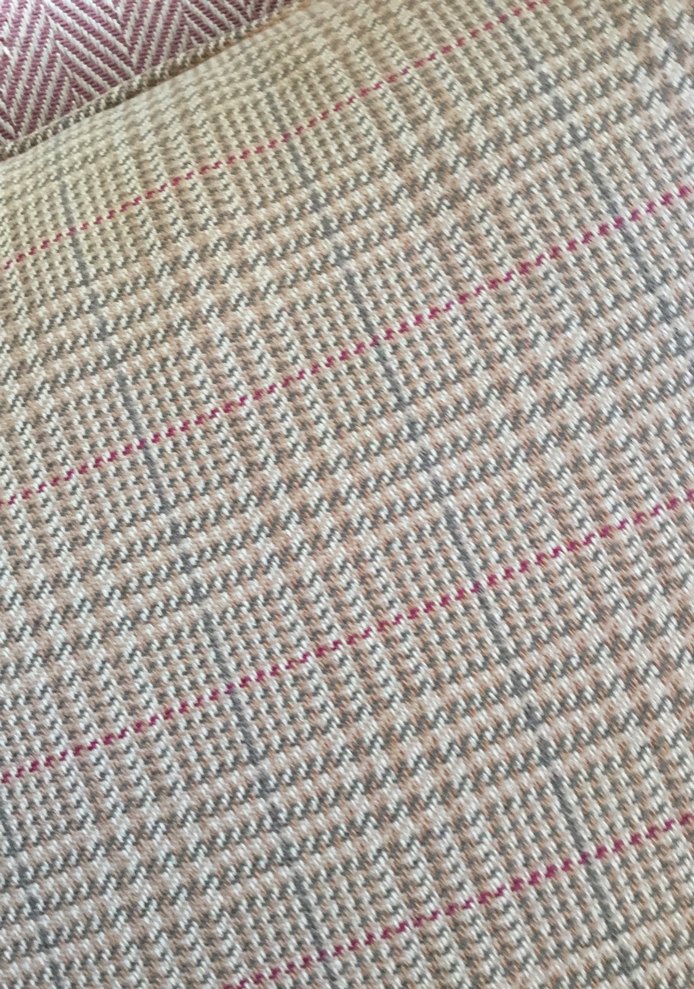 Bej ve Gri Desenli Dekoratif Yastık - Görsel 4