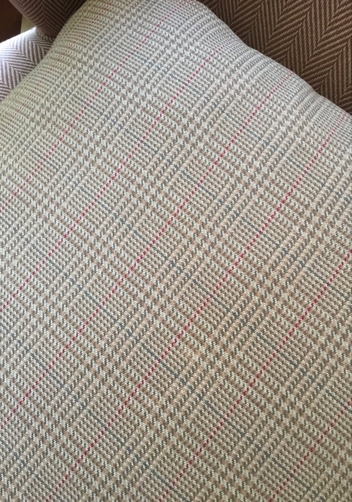 Bej ve Gri Desenli Dekoratif Yastık - Görsel 2