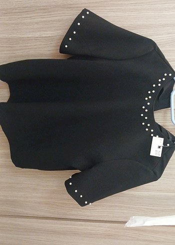 Zara ZARA SIYAH INCILI TOP DIYE GECIYOR