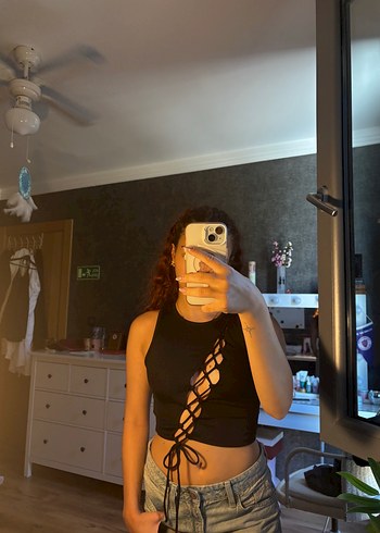 Kadın Siyah Bağcıklı Halter Yaka Crop Top H&M