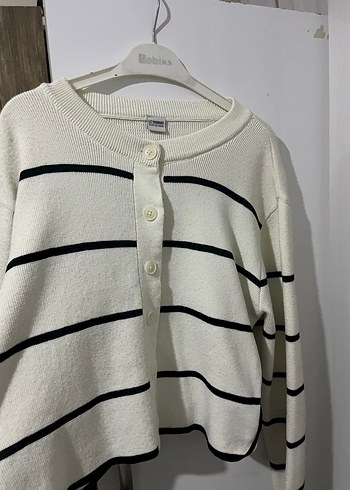 Düğmeli Beyaz Çizgili Kadın Hırka - Görsel 3