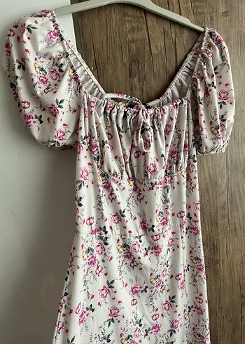 V Yaka Çiçek Desenli Midi Elbise - Görsel 2