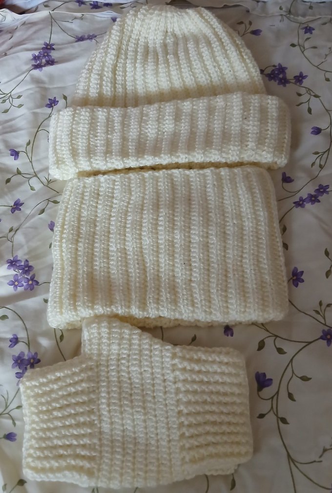 Kırık Beyaz Örgü Kadın Bere, Boyunluk ve Eldiven Seti - Görsel 3