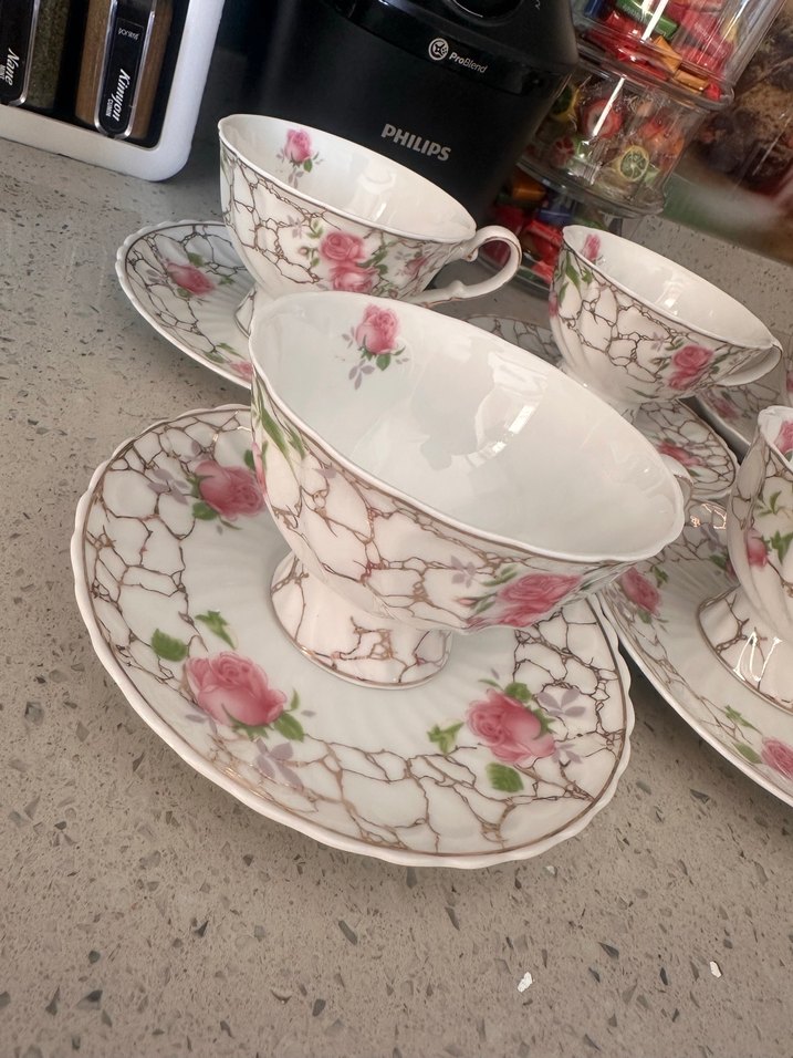 Pastel Gül Desenli Porselen Fincan ve Tabak - Görsel 3