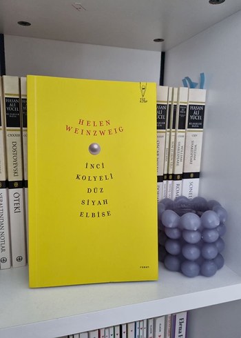 İnci Kolyeli Düz Siyah Elbise - Helen Weinzweig