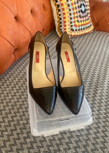 Siyah Yılan Derisi Desenli Stiletto