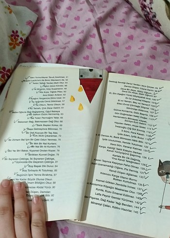  Beden 101Atasözü 101 Öykü kitabın bazı yerlerinde fosforlu çizilmiştir