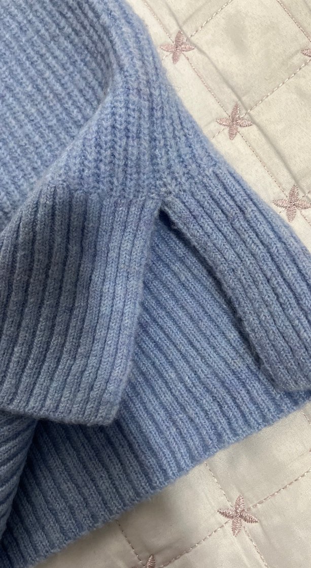 Mavi V Yaka Örgü Süveter - Görsel 5