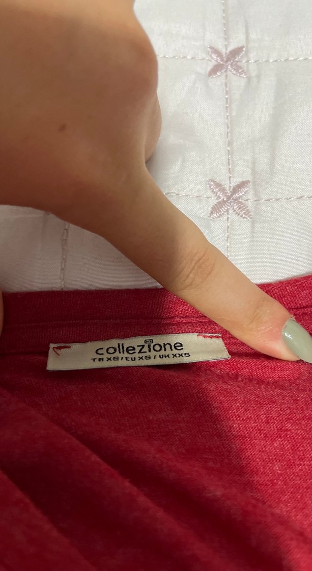 Kırmızı Baskılı Kadın Tişört - Görsel 3