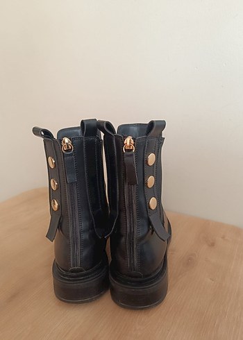 Siyah Kadın Bot - Görsel 3