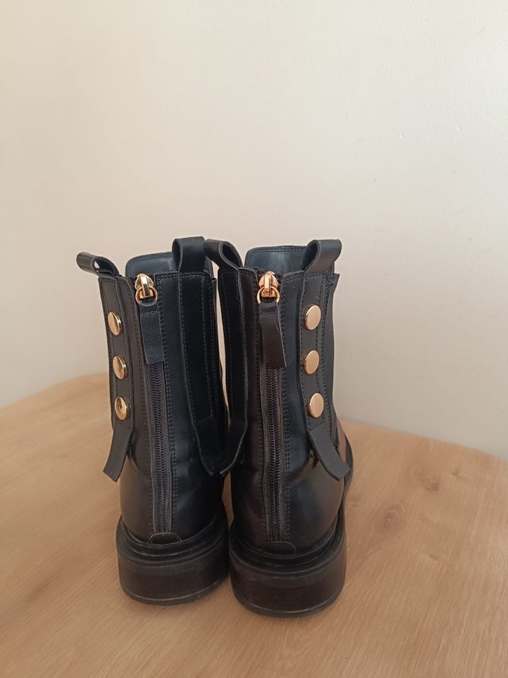 Siyah Kadın Bot - Görsel 3