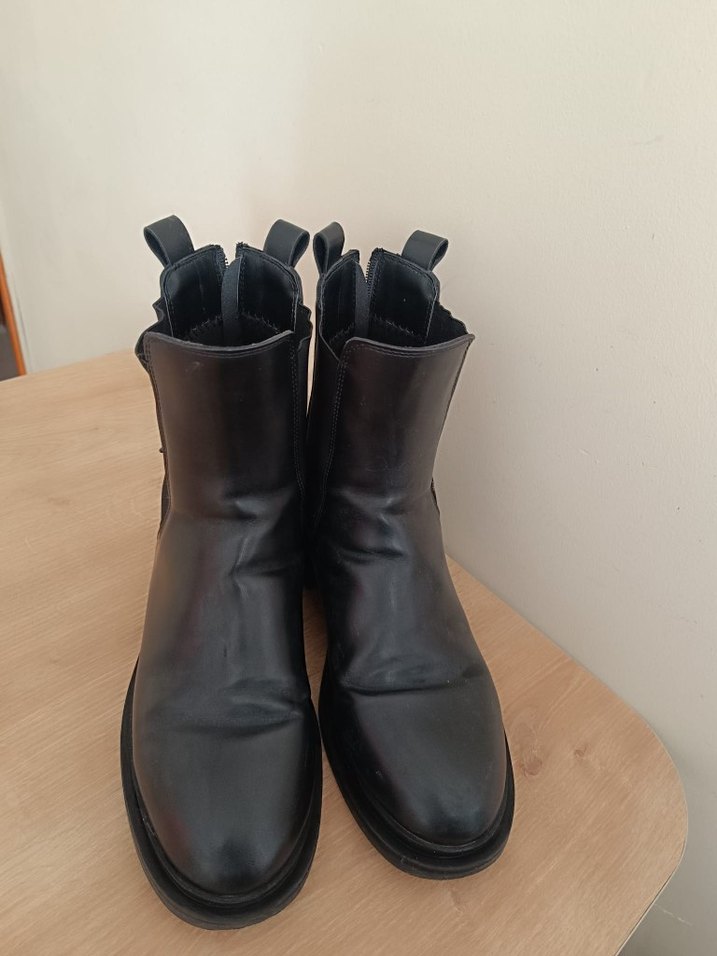 Siyah Kadın Bot - Görsel 2