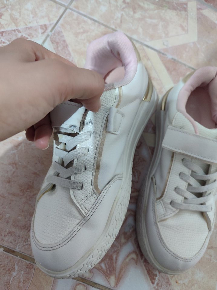 Pembe Detaylı Beyaz Çocuk Spor Ayakkabı — görsel 5/7