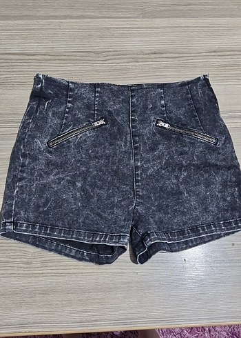 Gri Batik Desenli Mini Denim Şort