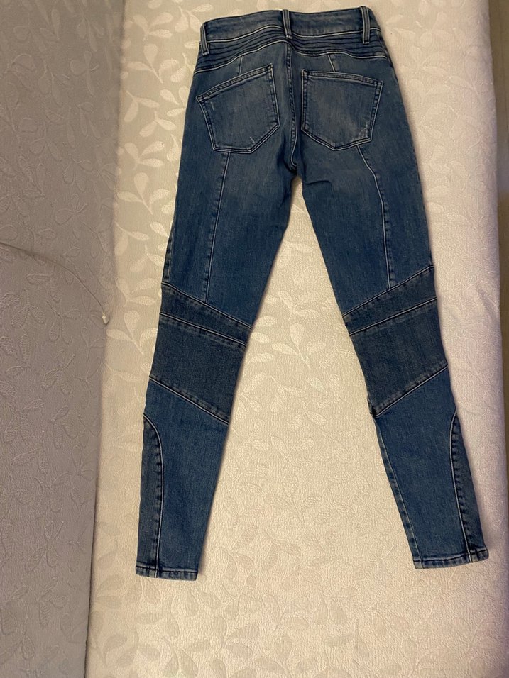 Tommy Hilfiger Gigi Hadid tasarımı,yırtık ve fermuar detaylı. - Görsel 2