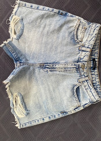 Yırtık Detaylı Mavi Kadın Denim Şort
