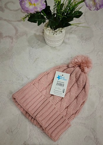 Pembe Örgü Kadın Bere Ponponlu