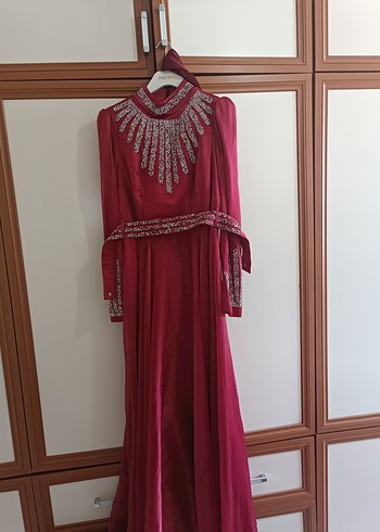 Bordo İşlemeli Uzun Abiye Elbise