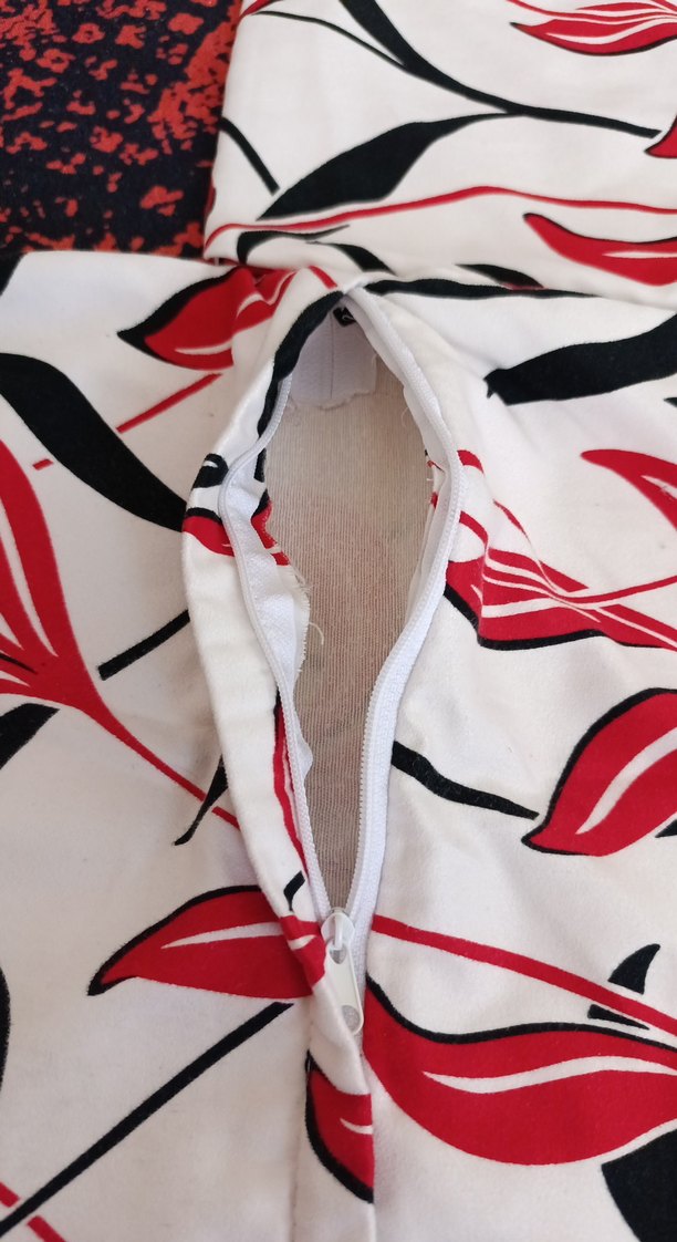 Kırmızı Siyah Desenli  Yastık Kılıfı  (moda life) - Görsel 4