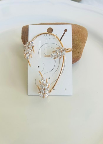 Diğer Altın Renkli Minimalist Çiçek Desenli Küpe