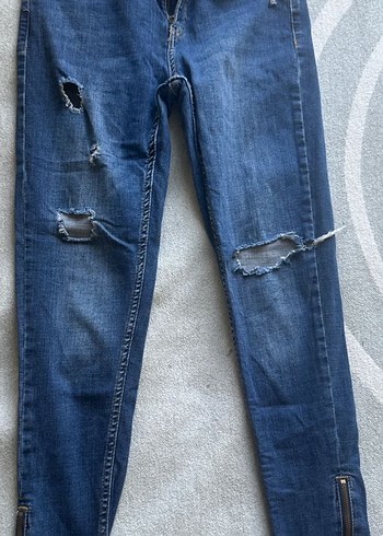 LC Waikiki Yırtık Detaylı Mavi Midi Kot Pantolon