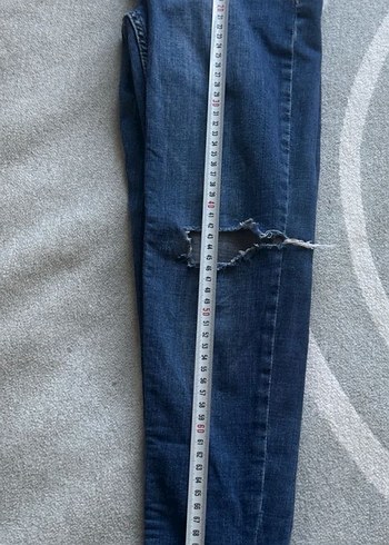 Yırtık Detaylı Mavi Midi Kot Pantolon