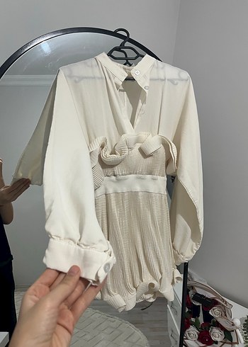 Beyaz Pliseli polo Yaka hafif kumaşlı Kadın Gömlek