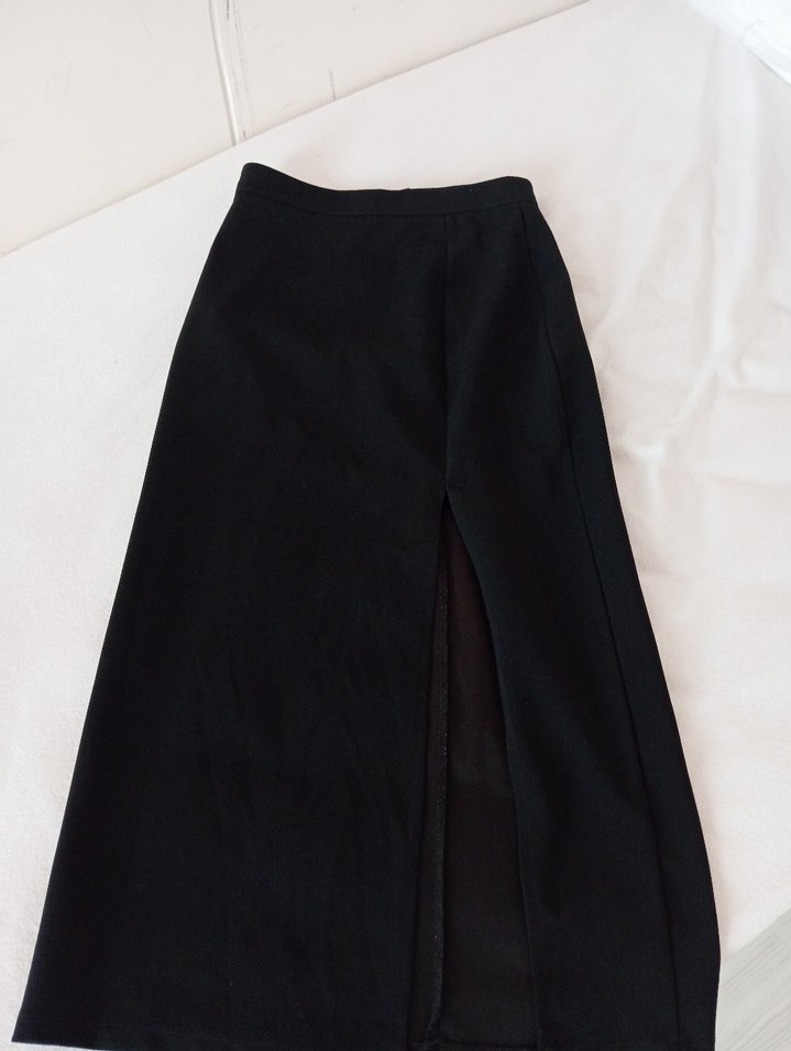 Uzun Siyah Yırtmaçlı Etek - Görsel 2