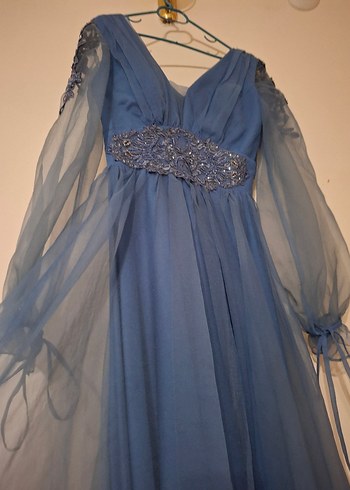 Mavi v yaka uzun tül kollu özel gün abiyesi - Görsel 5