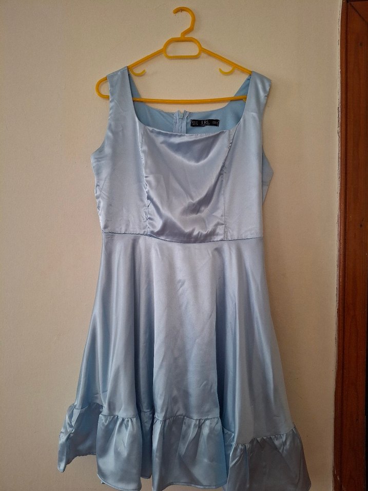 kare yaka açık mavi kısa saten elbise - Görsel 4